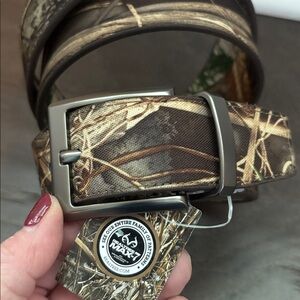 Realtree Max-7 to Realtree Edge Reversible Camo,matte gunmetal twist buckle